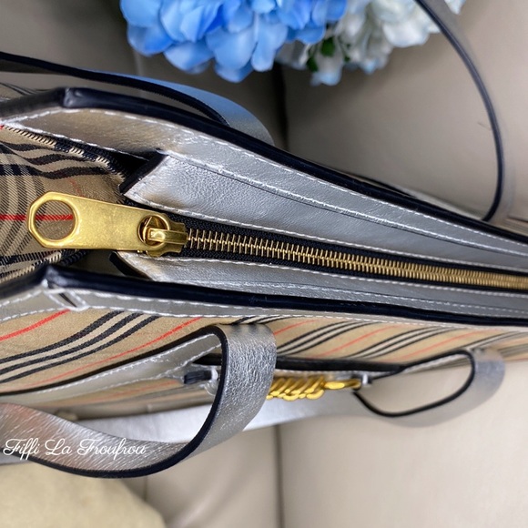Authentic Burberry bag - Picture 4 of 16